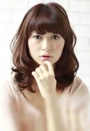 国字脸女生适合什么发型,五款最佳修脸发型推荐