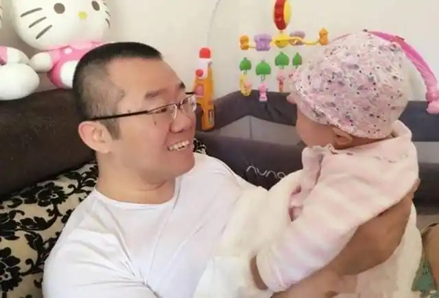 如今41岁的涂磊一家三口幸福生活在一起,确实让我们很羡慕.