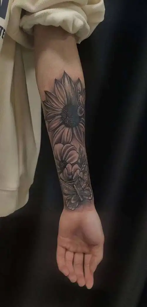 遮盖纹身图片_手臂欧美写实素花纹身图案