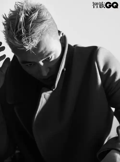 欧豪超a眼神杀黑白写真图片