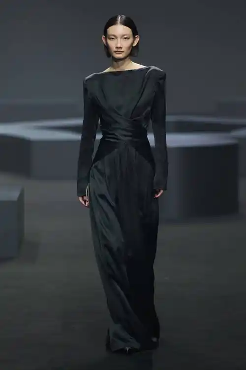 haizhen wang2024 春夏女装系列时装秀-《see you again》_品牌头条