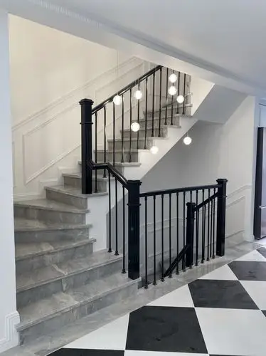 实心铁艺楼梯扶手立柱家用室内阁楼围栏实木栏杆简约现代护栏扶手