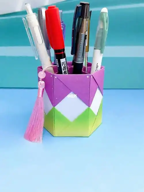 我的手工日常  #手工  #diy手工制作  #折纸  #笔筒  #折纸教程