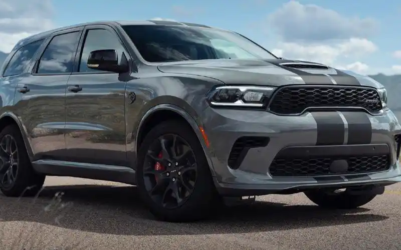 汽车2021道奇杜兰戈srt地狱猫世界上最强大的suv声音和驾驶