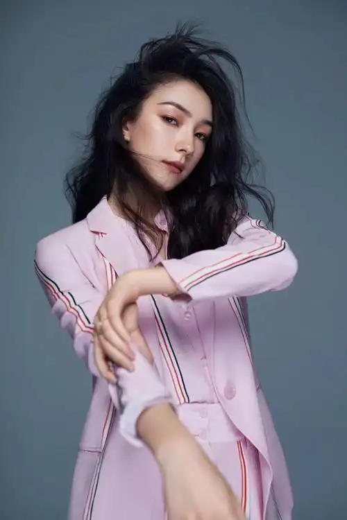 刘承羽只带一支口红出门的酷女孩gotobeauty