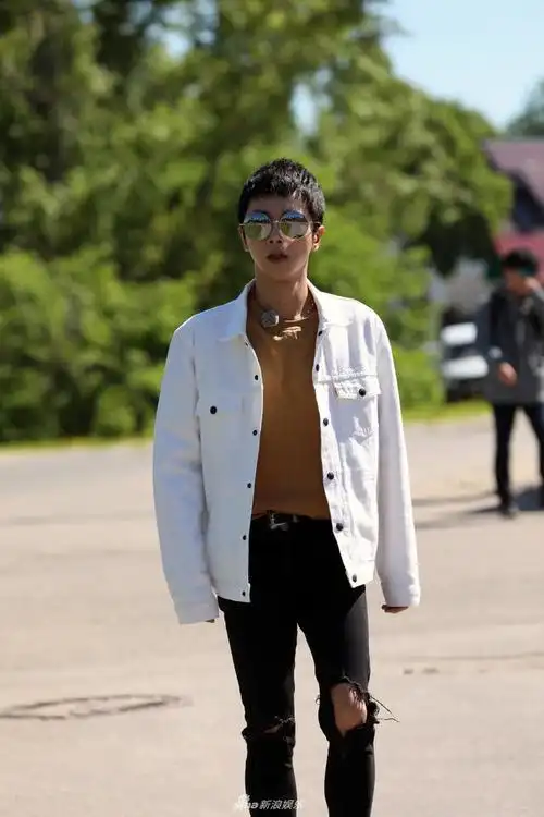 攻我一脸!华晨宇剪刘海露额头与李治廷组cp