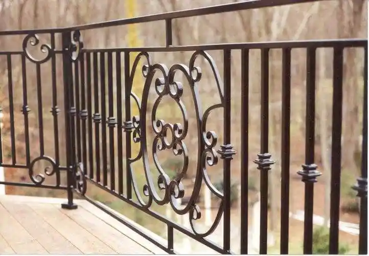 铁艺阳台护栏的作用及种类