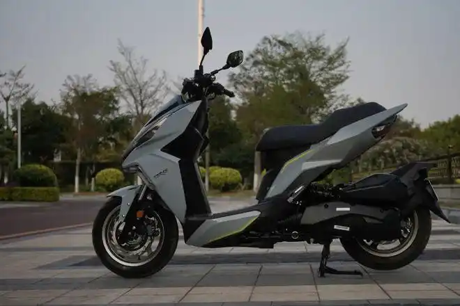 元2021年3月27日,三阳在厦门发布了六款新车,包括新款maxsym 400,crox