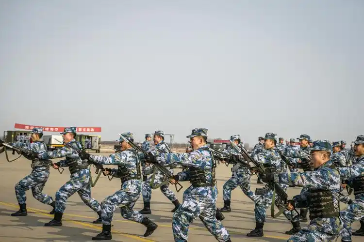 砺剑海天海军部队掀起实战化训练热潮