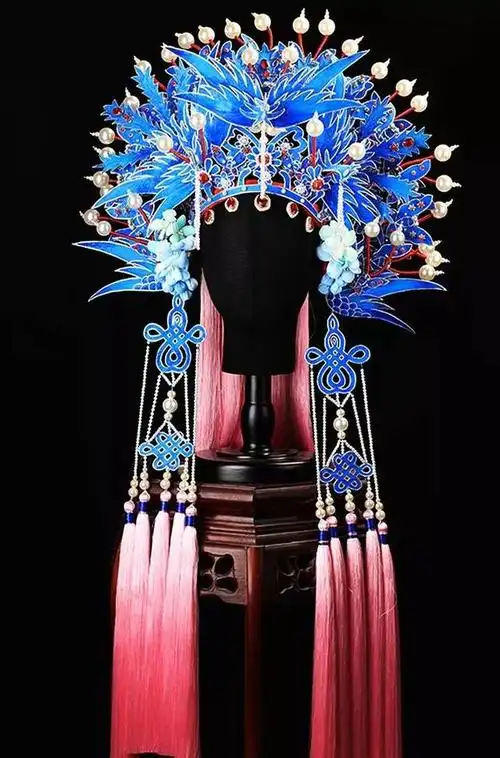 89年妹子用18个易拉罐还原京剧凤冠,圈粉23万,美到逆天!_手机搜狐网