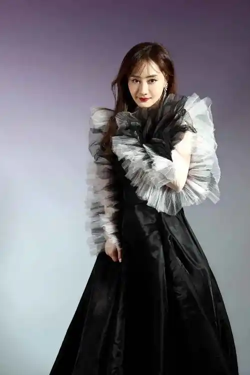 陈德容全新风格时尚写真曝光 未来事业新动向令人期待 - 360娱乐,你