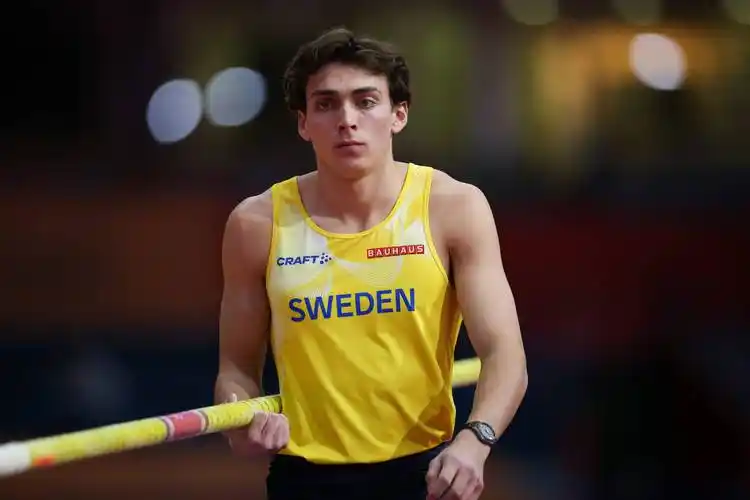 田径2022室内田径世锦赛杜普兰蒂斯刷新男子撑杆跳高世界纪录