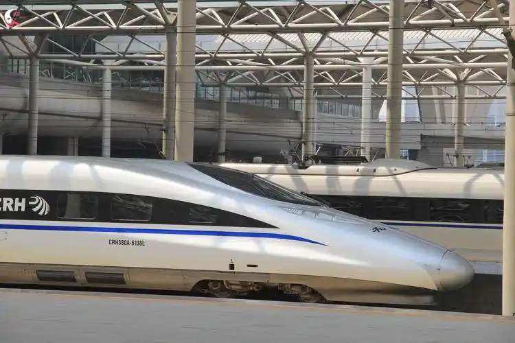 g654,从家乡开来的高铁,朝向北京西开去.