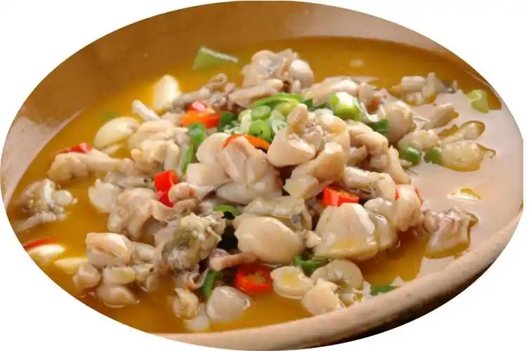 酸汤牛蛙,选用优质生态的牛蛙,肉质肥美,配以湖南特色的青泡椒和红椒