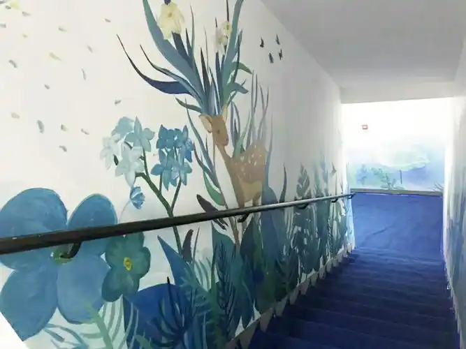 楼梯间画彩绘真的好看吗