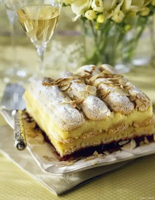 拿破仑酥皮有几种叠法 拿破仑蛋糕的酥皮制作要求