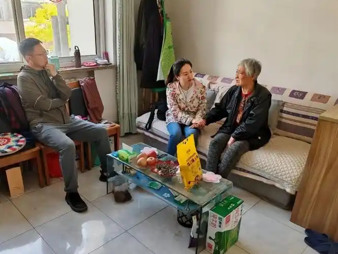 张岩现任东环路街道燕海里社区党委书记.