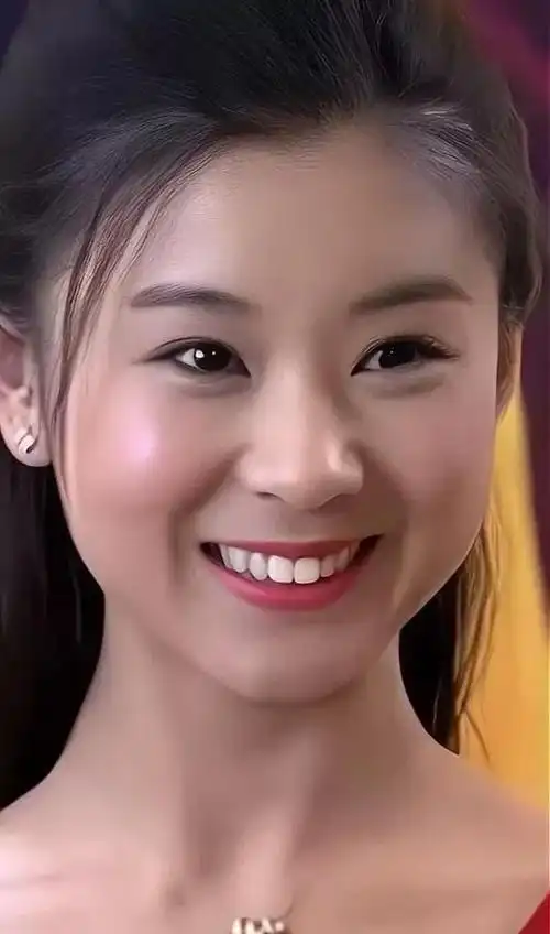 李小萌,圆圆的脸蛋!