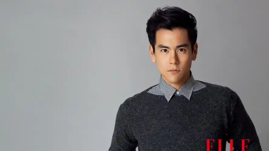 型男微笑帅气欧美美男高清壁纸