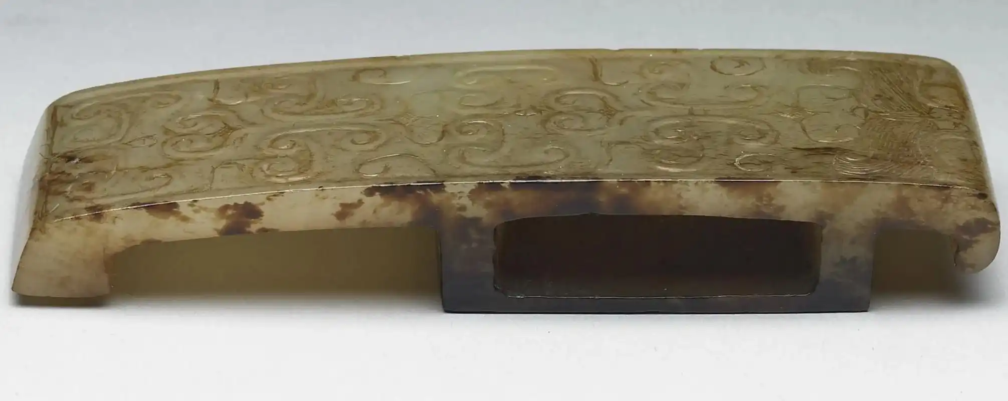 西汉中期至东汉 玉剑璏 .玉石器,长9.6公分 宽2.8公分 - 抖音