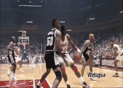 nba历史第一脚步? 奥拉朱旺这招戏耍无数内线 !