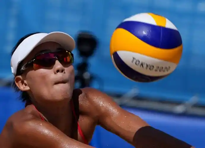 沙滩排球女子小组赛中国不敌美国