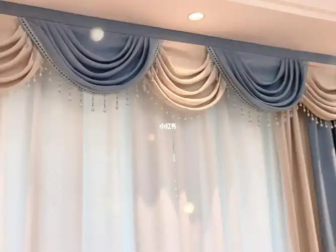 波浪撞色帘头的轻法式窗帘