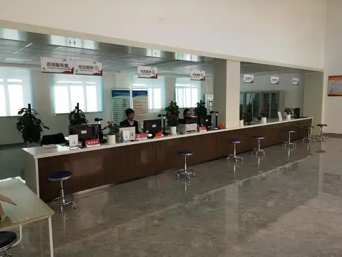 "掸尘"迎新—龙岗街道各社区便民服务大厅同心构建政务服务美化圈