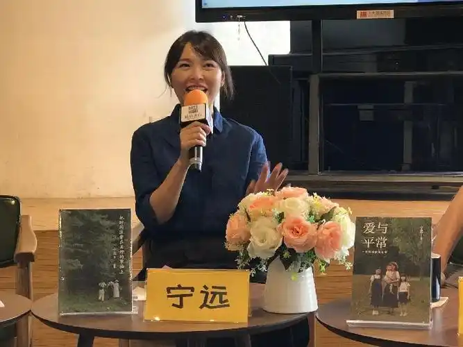 主持人,老师,现在的作家,生活美学家,独立服装品牌主理人……宁远又出