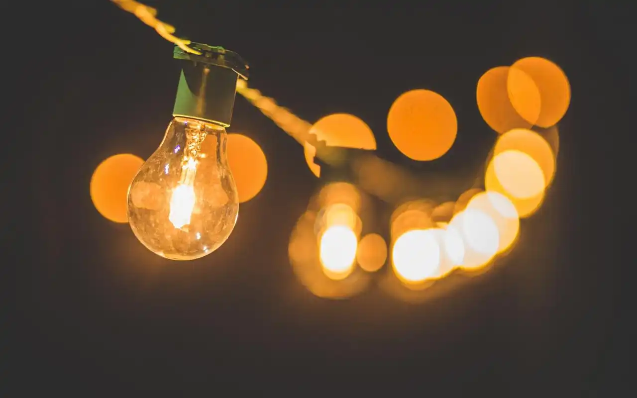 唯美闪亮的灯光高清图片桌面壁纸