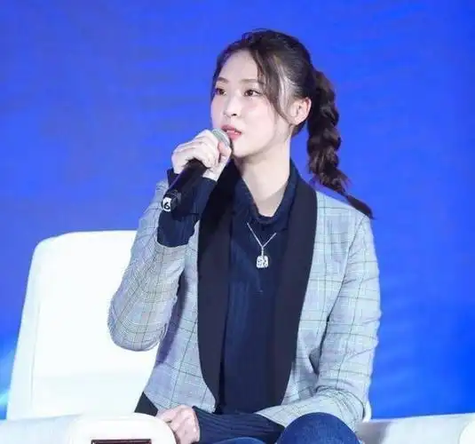 2018年排球女将惠若琪退役两月后嫁北大博士郎平落泪送祝福