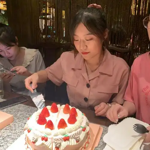 姐妹给我修修生日照片让我发个朋友圈吧