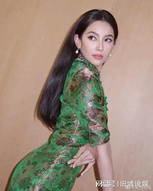 泰星蓝妮卡彭穿中国旗袍