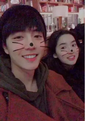 肖战女朋友肖菲霞照片_肖战命理老婆