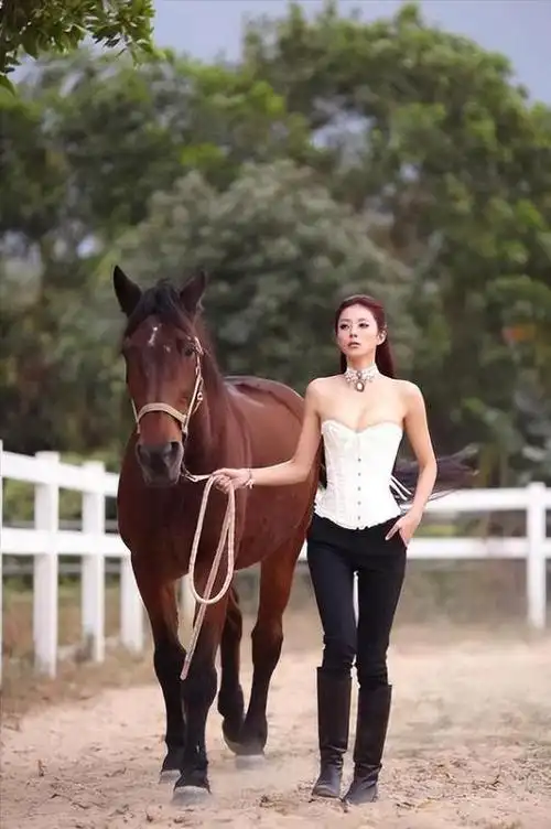 纪实她被称为黄金身材而且高颜值嫁个丈夫幸福惹人羡