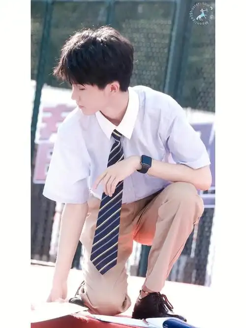 马嘉祺和四年前的你说一声毕业快乐09