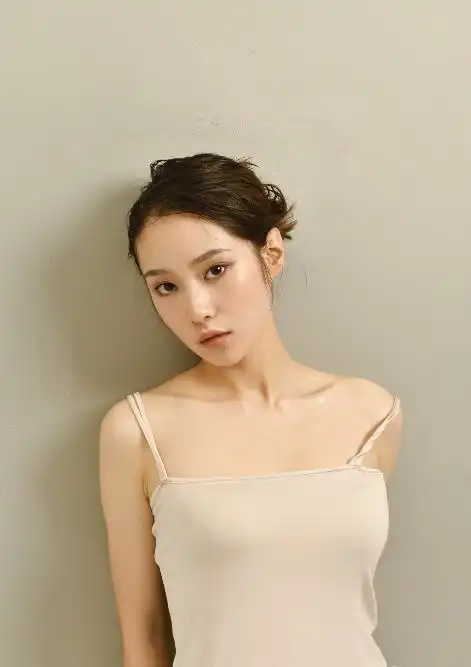 张庭菲高清性感写真