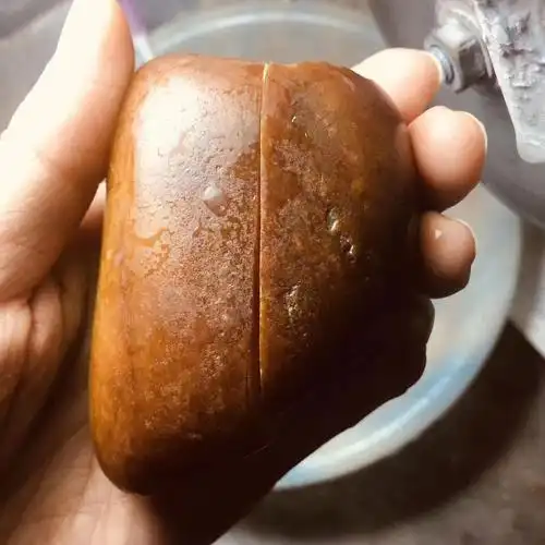 新切的红皮白肉籽料 可定制