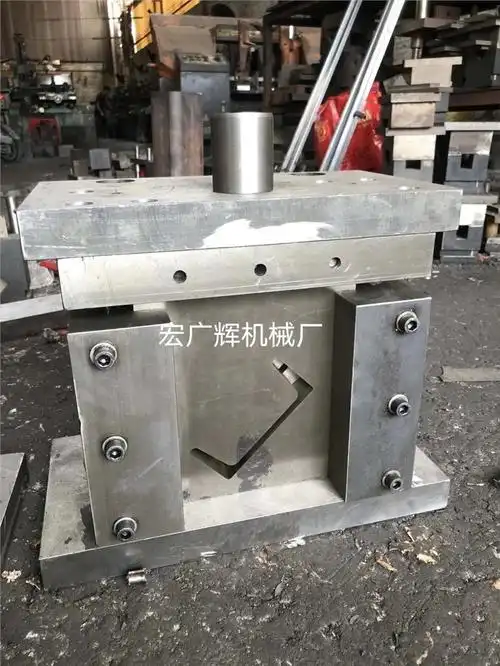 供应角铁槽钢冲剪机冲孔机方管管头切90度v口机方通冲孔模具扁铁切断
