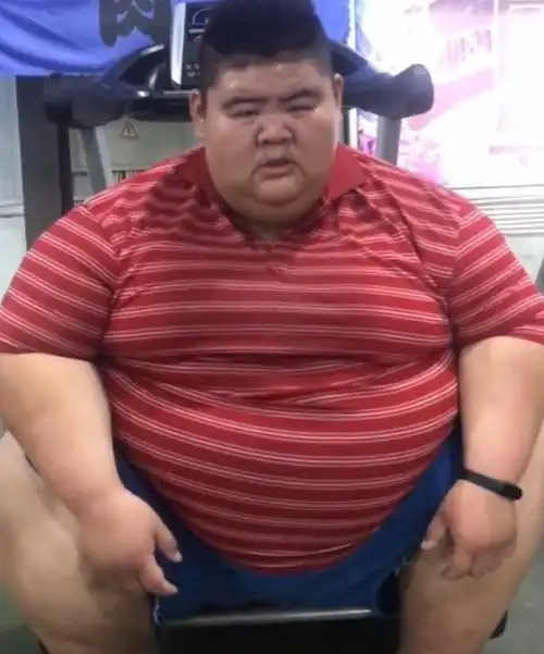 中国第一胖王浩楠官宣结婚妻子颜值高身材好网友挺般配