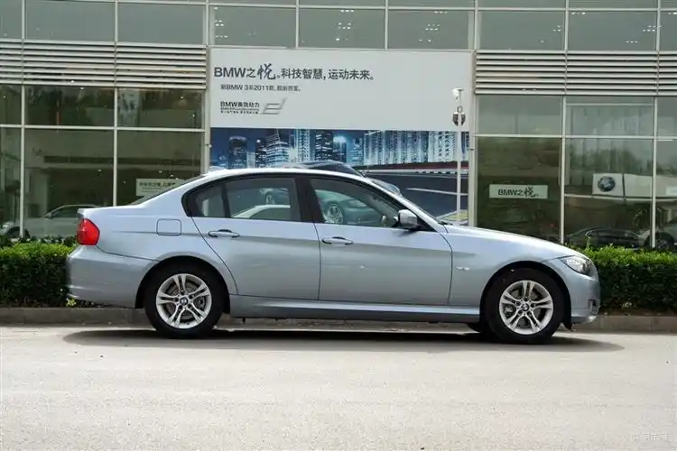 2011款 宝马3系 320i 时尚型 正侧(车头向右)