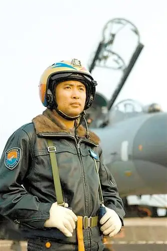 80后王牌飞行员屡获佳绩 他时刻准备着保卫这片蓝天