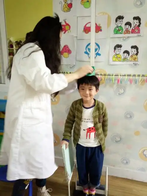 中三班宝贝体检掠影