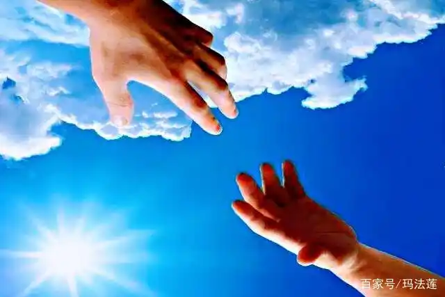 天高云淡,心境阔远,携手同行,一路相伴,祝朋友们2019年,如意吉祥,幸福