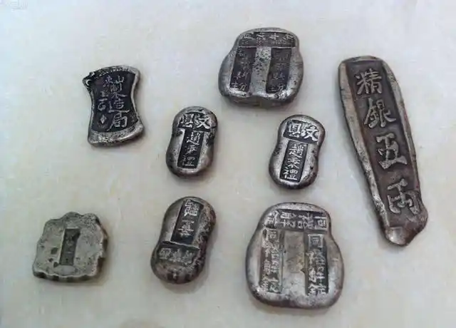 千万别被影视误导了,古代银子真是太丑了,各种形状,乌漆抹黑