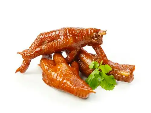 白底上的秘制鸡爪 卤鸡爪