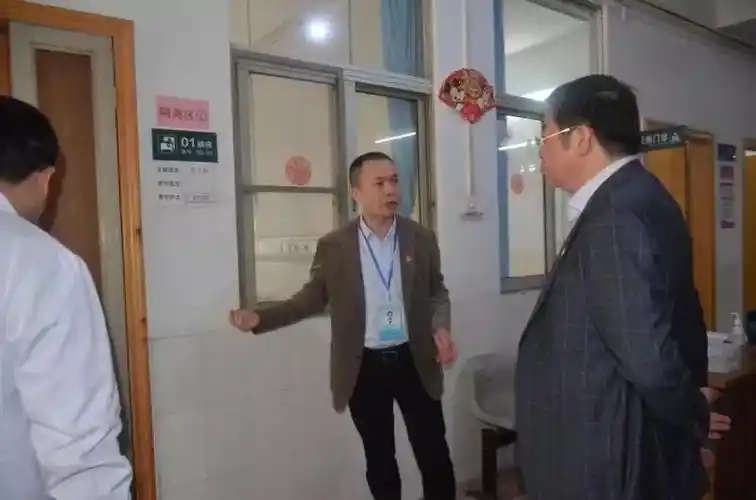 榕城区委书记张伟勤,代区长郭翔带队到我院检查督导新型冠状病毒防控