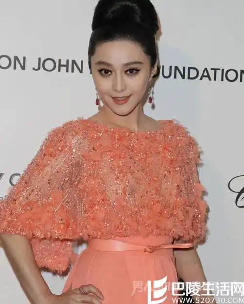 范冰冰真空上阵露两点 范冰冰未成年写真曝光