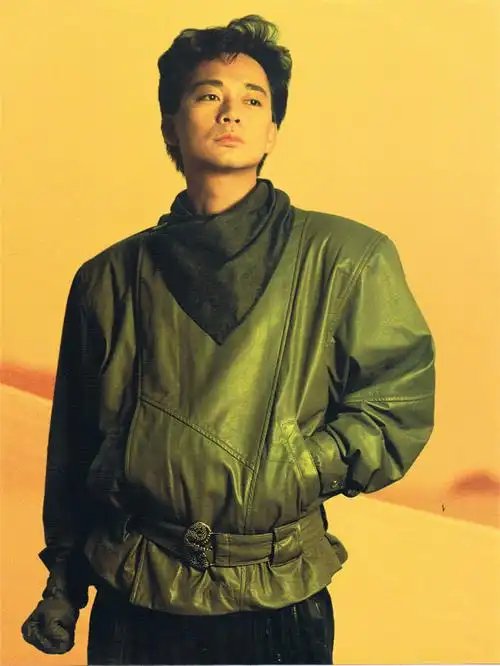 他"逢人便说80年代的往事",那时的他,和陈百强,梅艳芳,钟保罗,张国荣