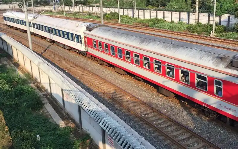 【中国铁路】k27次列车驶离北京南站(列尾国列25t)_哔哩哔哩 (゜-゜)